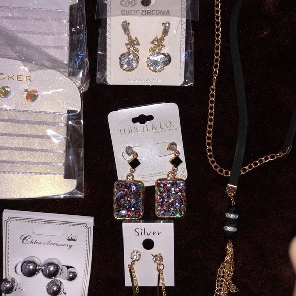 FREE GIFTS W/PURCHASE! - Picture 2 of 5